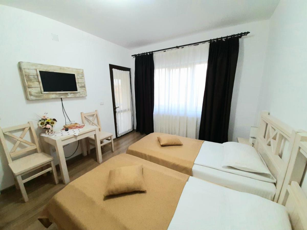 Hotel Dor De Casa à Doljesti Extérieur photo
