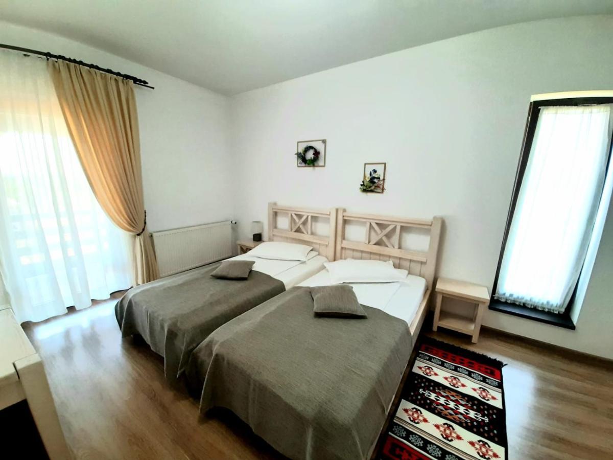 Hotel Dor De Casa à Doljesti Extérieur photo
