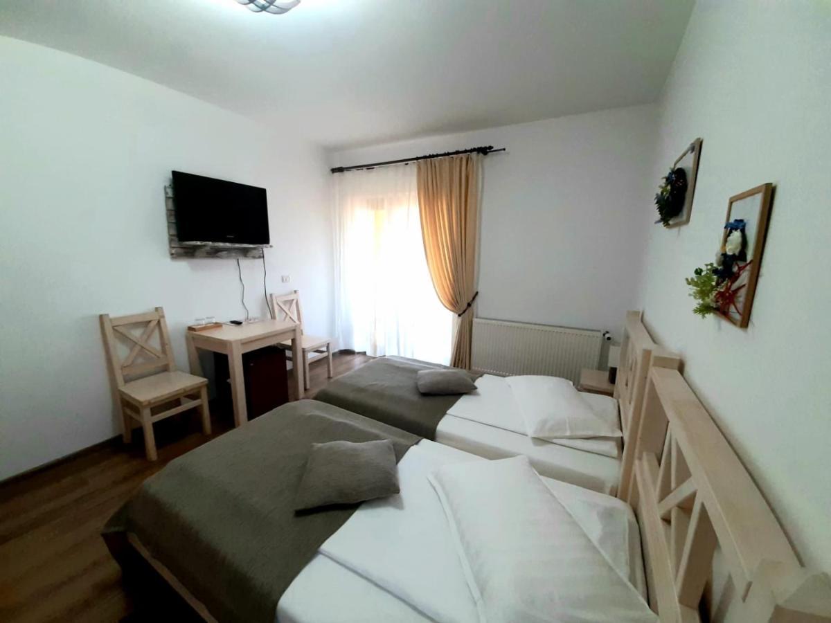 Hotel Dor De Casa à Doljesti Extérieur photo