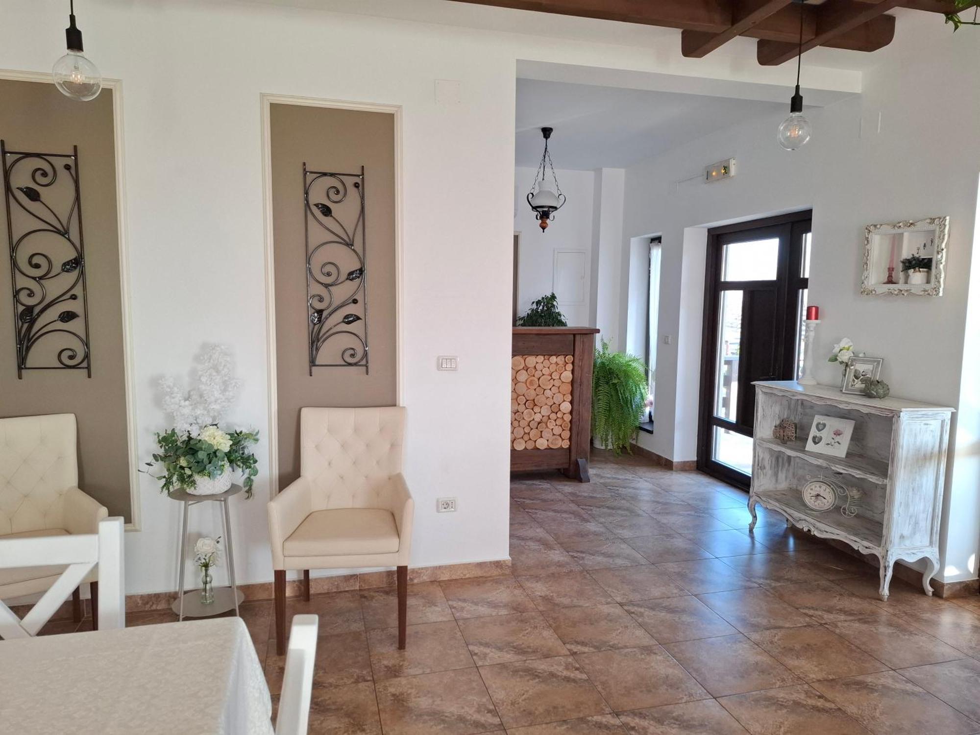 Hotel Dor De Casa à Doljesti Extérieur photo