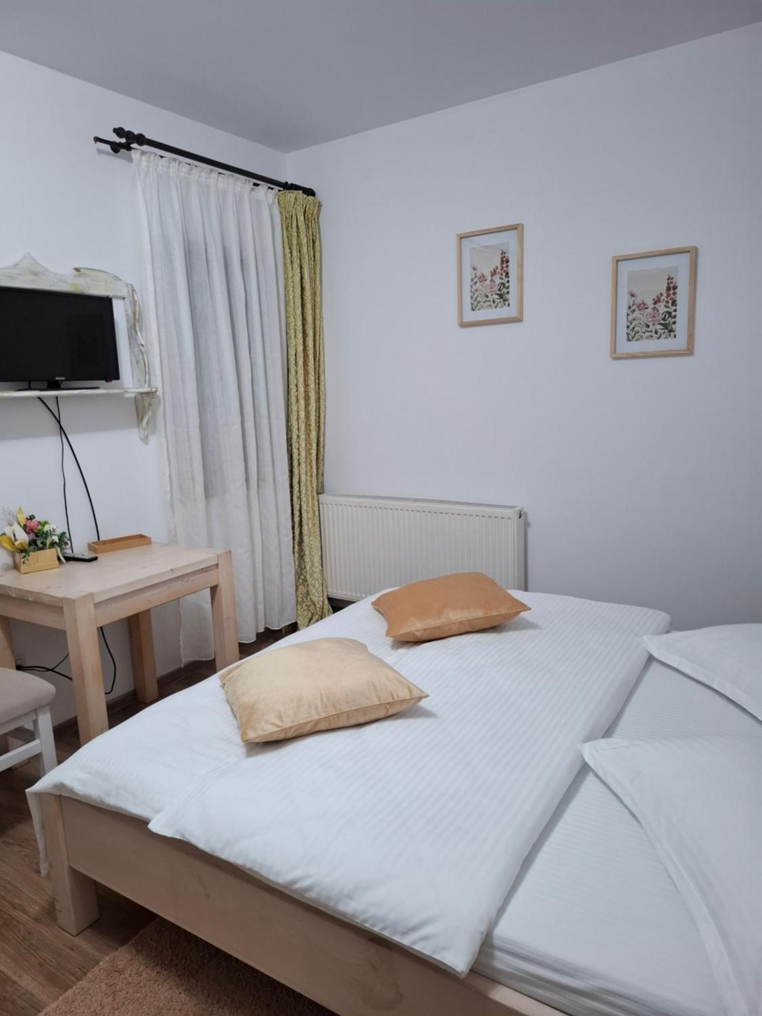 Hotel Dor De Casa à Doljesti Extérieur photo