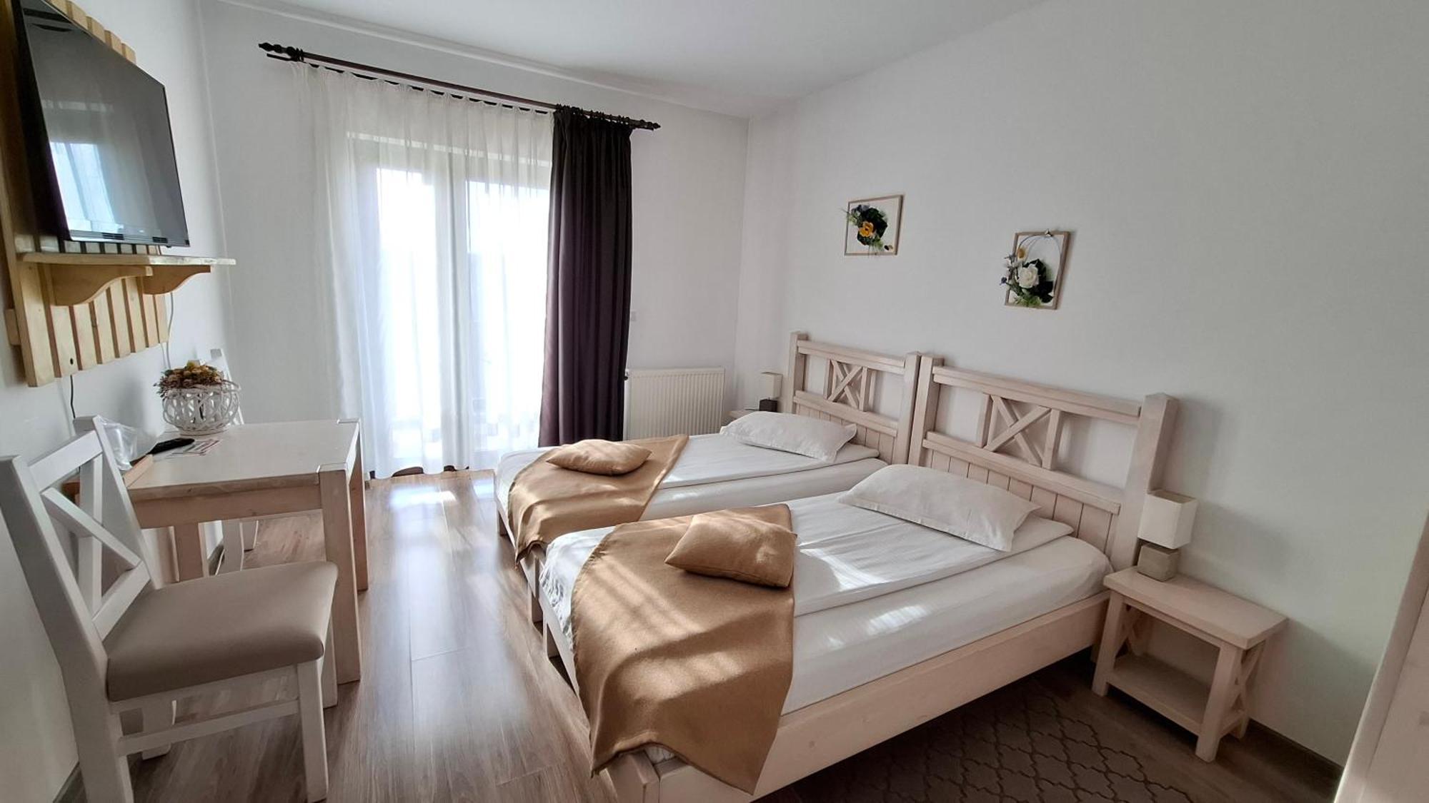 Hotel Dor De Casa à Doljesti Extérieur photo