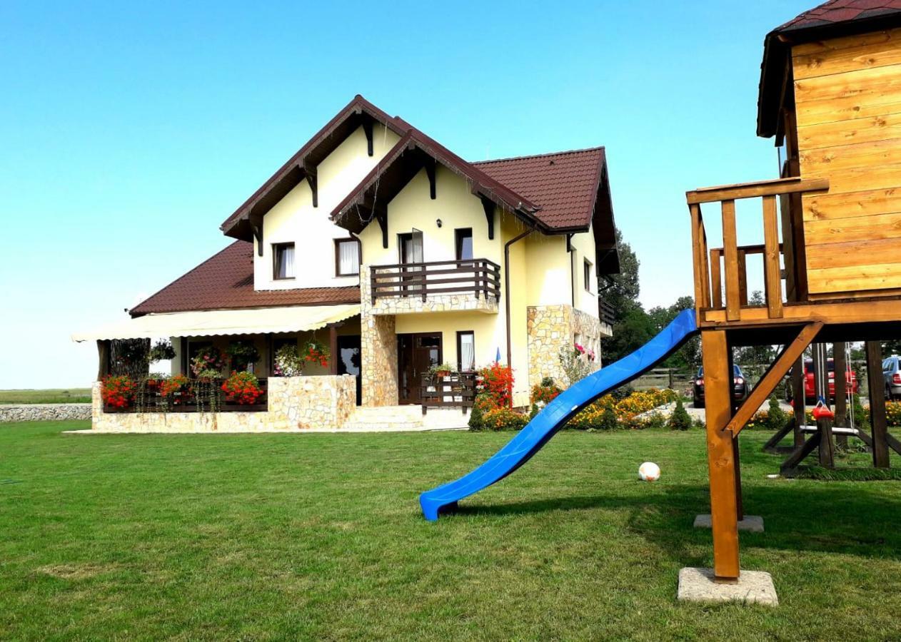 Hotel Dor De Casa à Doljesti Extérieur photo
